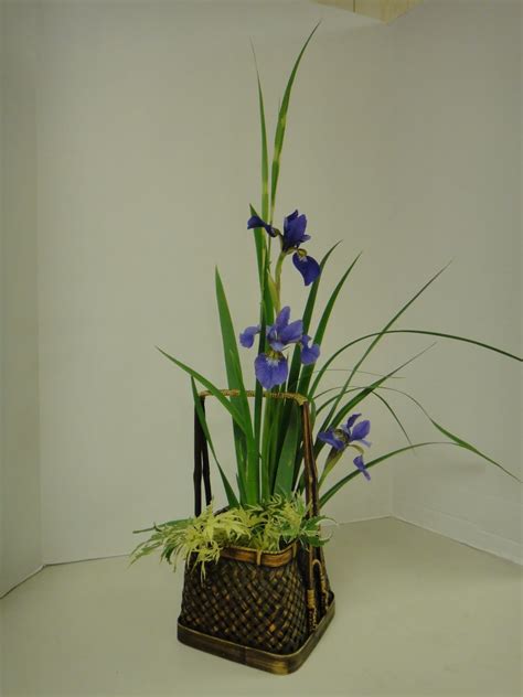 Flowers,Ikebana and I: Iris Arrangement