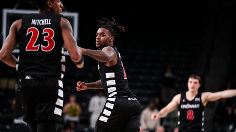 Cincinnati Bearcats basketball moves up in AP, USA Today polls