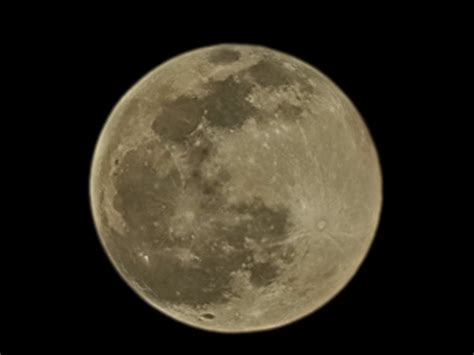 The Samsung Galaxy S21 Ultra Captures The Moon In Surprising Quality