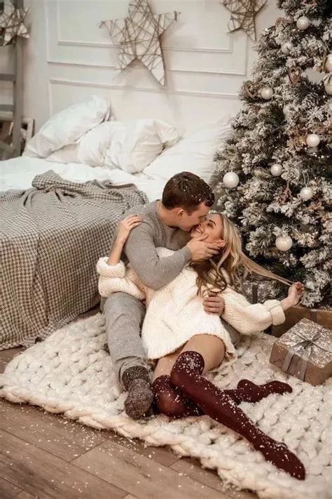 50 Cute Christmas Photography Ideas For Couples 2024 For Creative Winter Holiday Phot