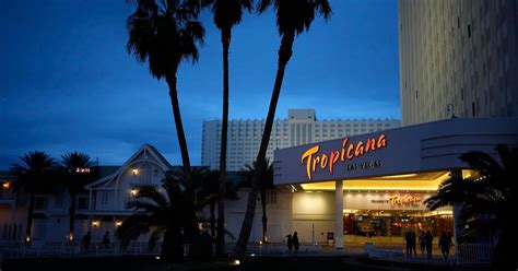 Ícono De Lujo Y Esplendor La Historia Del Tropicana El Emblemático Hotel De Las Vegas Que