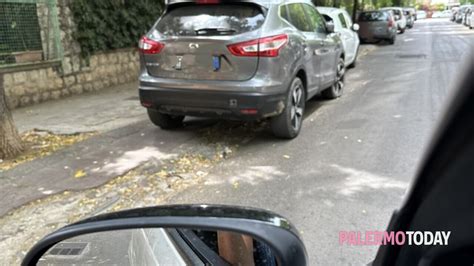 Via Giusti Parcheggio Selvaggio Sulla Pista Ciclabile Segnalazione