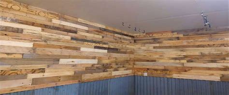 Reclaimed Wood Garage Wall: A Rustic Touch for Space