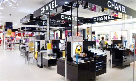 luxury expenses  india sees  growth ritz