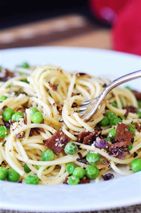 Easy And Fast Spaghetti With Vegan Bacon And Peas Veganosity