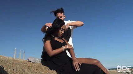 Outdoor Action With Hot Ebony Lady NoeMilk