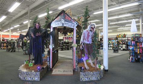 The Annandale Blog Three Halloween Stores Pop Up In Mason District