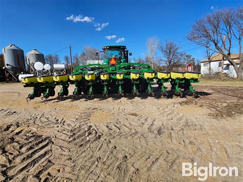 John Deere Moore Built MaxEmerge Plus 12R30 Stack Fold Planter