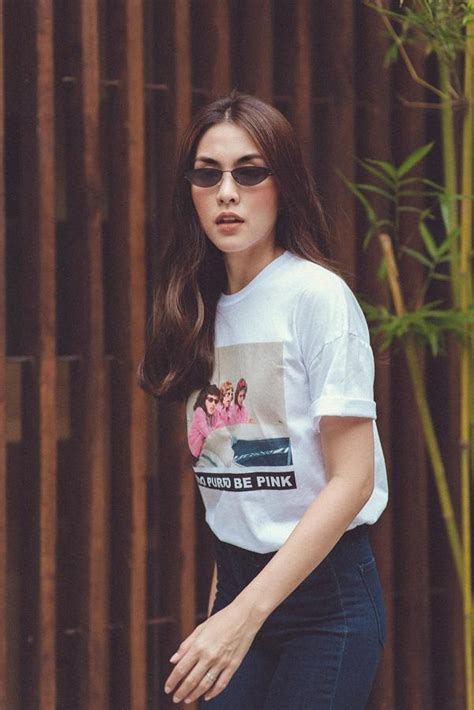 Tăng Thanh Hà và em chồng đọ dáng với bikini đốt mắt người xem