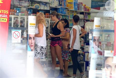 Foto Grazi Massafera Mostra Pernas Torneadas Em Tarde De Compras A