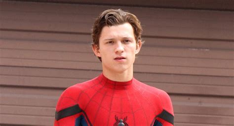 Tom Holland Looks Buff While Filming Spider Man In Nyc Movies