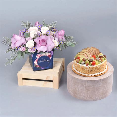 Online Birthday Roses Arrangement And Cake Gift Delivery in UAE - FNP