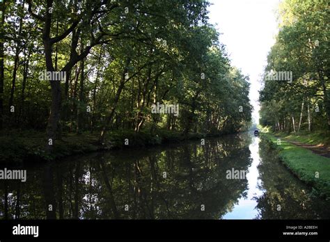 Fradley Junction mooring Stock Photo - Alamy