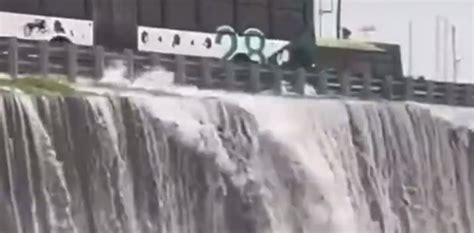 Impresionantes imágenes del temporal cataratas en la General Paz