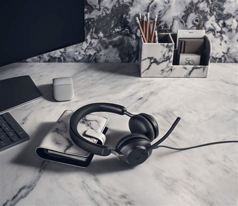 How to pick the best headsets for Microsoft Teams · Jabra Blog