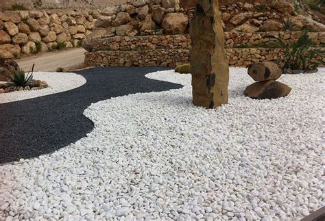 Decoracion con cantos rodados Blanca Rey Patio con piedras Jardín