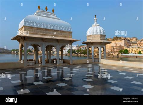 Lake Palace Hotel with view over City Palace, Udaipur, Rajasthan, India ...