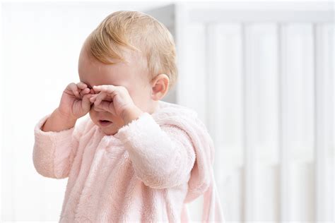 Por qué mi hijo se frota los ojos constantemente Eurolaser