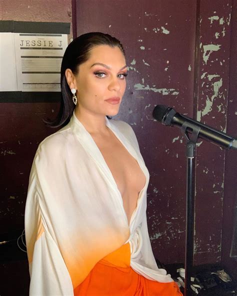 Caras Jessie J Revela Que Sofreu Aborto Ap S Ter Decidido Ter Um Beb