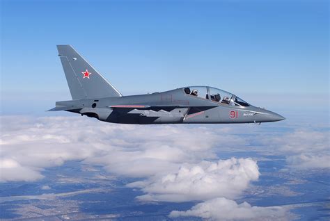 Rostec entrega novo lote de Yak 130 à Rússia Força Aérea