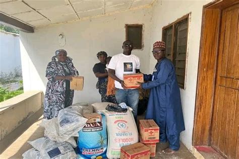 Wisdom Kwati Donates Relief Materials Food Items To Adamawa Flood