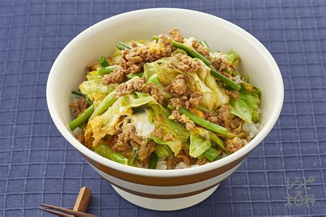 肉みそキャベツの卵とじ丼の献立（副菜：やみつきポリポリ大根、汁物：鶏ひき肉となすのさっぱりおかず椀）｜献立・メニュー｜【味の素パーク】たべる