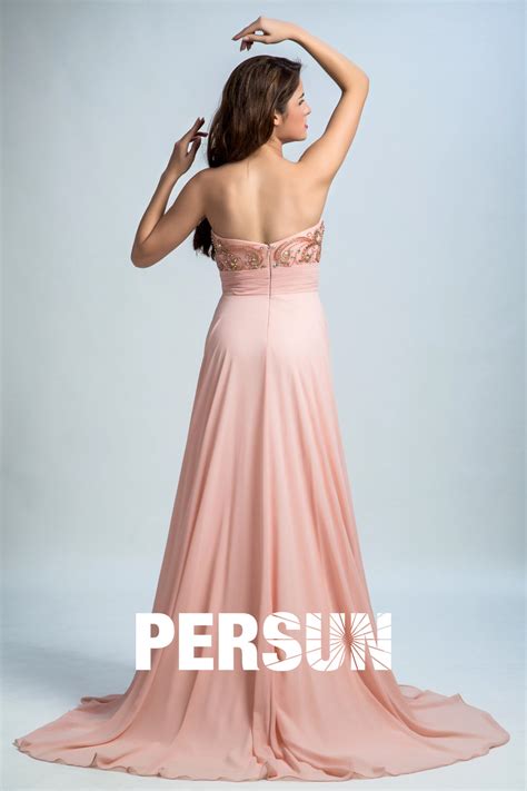 Robe de soirée longue rose nude à bustier coeur délicatement brodé