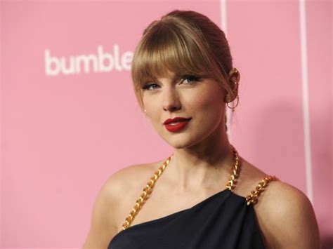 Taylor Swifts Father Fights Off Burglar In Penthouse Hollywood