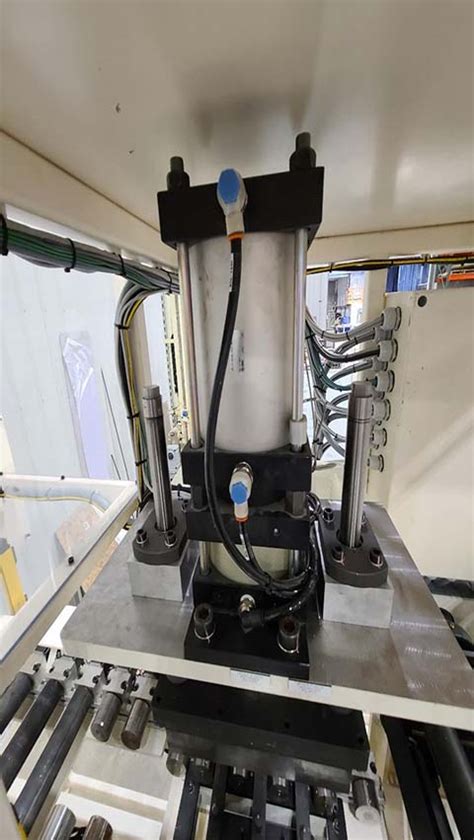 Automated Press With Integrated Flip