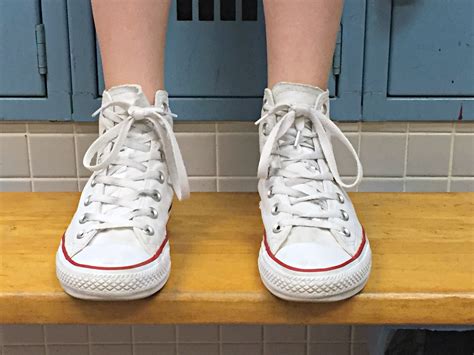how to clean white canvas sneakers 7