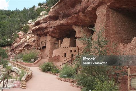 Indian Cliff Dwellings Pueblo Stock Photo - Download Image Now - Adobe ...