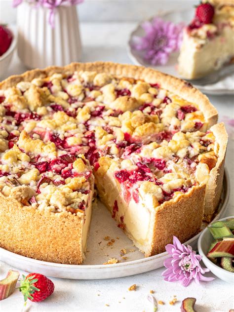 Erdbeer Rhabarber Käsekuchen mit Streuseln Emma s Lieblingsstücke