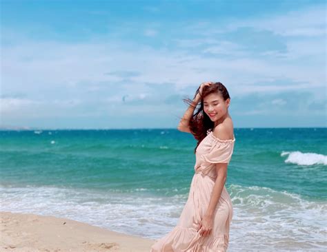 Thúy Diễm đăng ảnh bikini khoe vóc dáng nõn nà Lương Thế Thành nóng mắt Quá trời quá đất Sao
