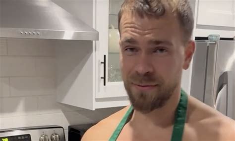 NSFW Hot Barista Goes Viral Showing How To Make The Perfect Iced Vanilla Latte Cocktails