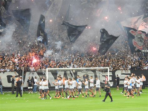 Torcida Faz Festa Na Arena E Abraça O Corinthians Antes Da Decisão