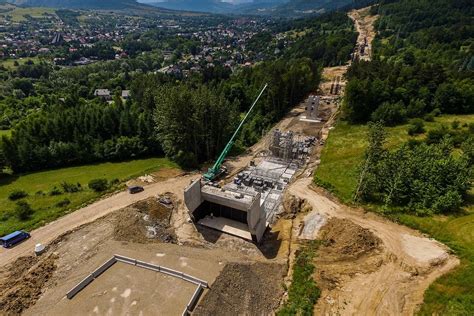 Budowa drogi S1 w Beskidach coraz bardziej zaawansowana Powstają