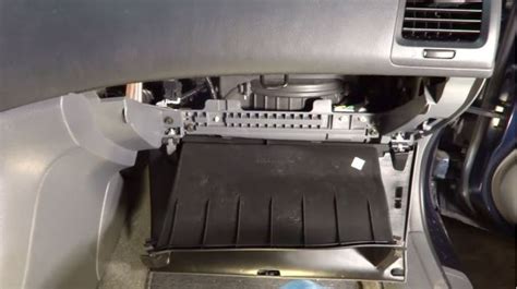 Салонный фильтр Хонда Аккорд 7: замена