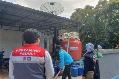 Pertamina Patra Niaga Regional JBT Salurkan Air Bersih Di Kabupaten