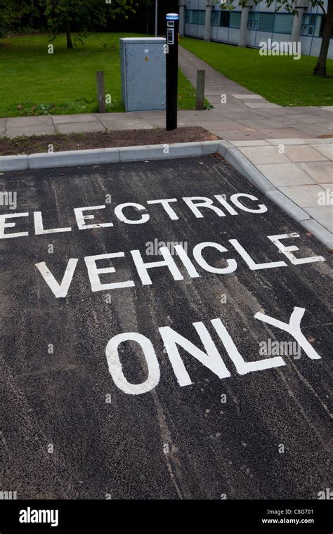 Parking space for Electric Vehicle Only Stock Photo - Alamy