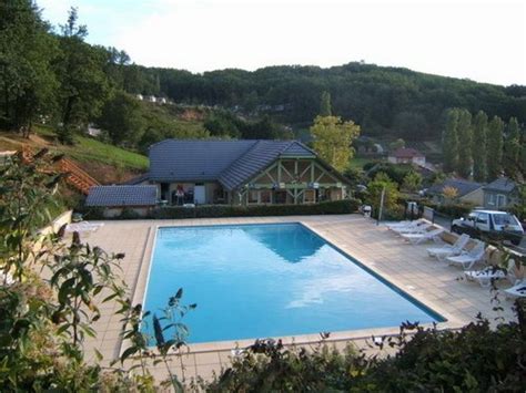 Gites Lissac sur Couze 2 chalets dans parc résidentiel de loisirs