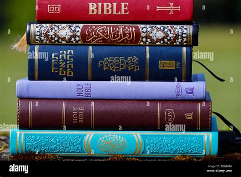 Libros religiosos Corán Biblia y Torá Cristianismo Islam Judaísmo