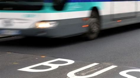 Une conductrice de bus réanime un bébé à Rouen TF1 INFO