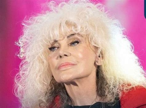 Donatella Rettore La Malattia L Ha Colpita All Improvviso Costretta A