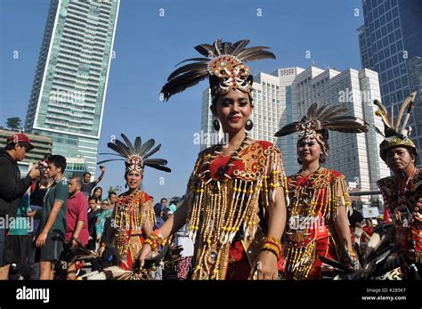 borneo culture  res stock photography  images alamy