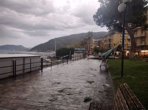 Maltempo In Liguria Toti Nessun Danno A Persone Ma Invitiamo Tutti