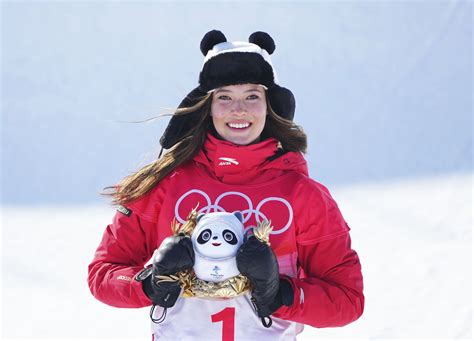 北京冬奥会 第八金谷爱凌自由式滑雪女子U型场地技巧强势夺冠 封面新闻