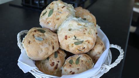 Sage Onion Bread Rolls Tear And Share Perfect For Parties Youtube