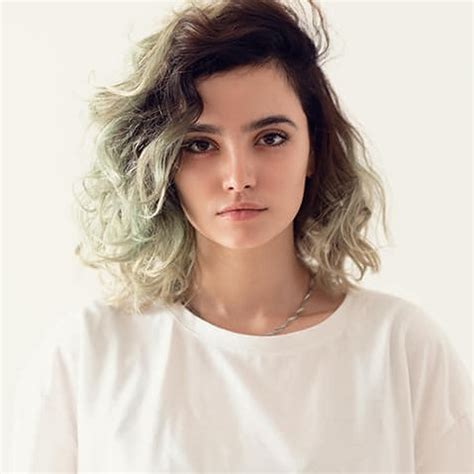 4 Hot Sexy Beki Ksouri Bikini Pics