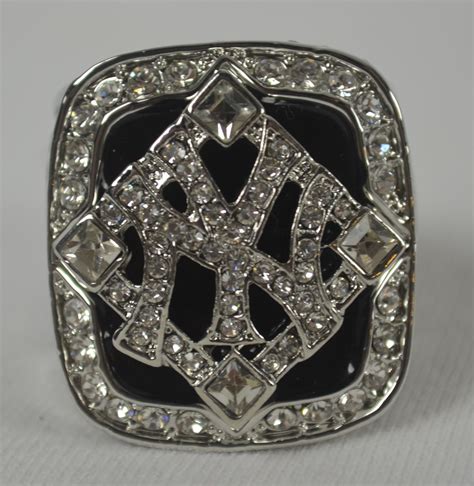 Lot Detail - Derek Jeter 2009 World Series Replica Ring