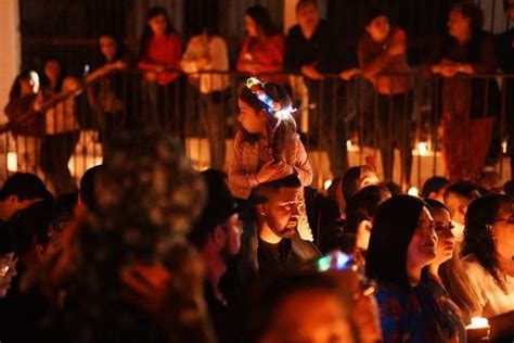 Miles De Velas Iluminan El Camino De La Virgen De Guadalupe En El